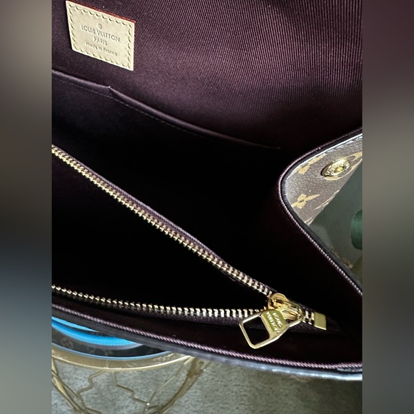 Louis Vuitton Cluny MM Blue Glacial - Picture 14 of 16
